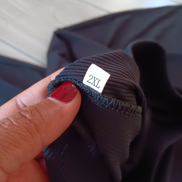 Plus Size Women Solid Color High Crater Short Top And Shorts Three-Piece Set - Picture 9 of 15